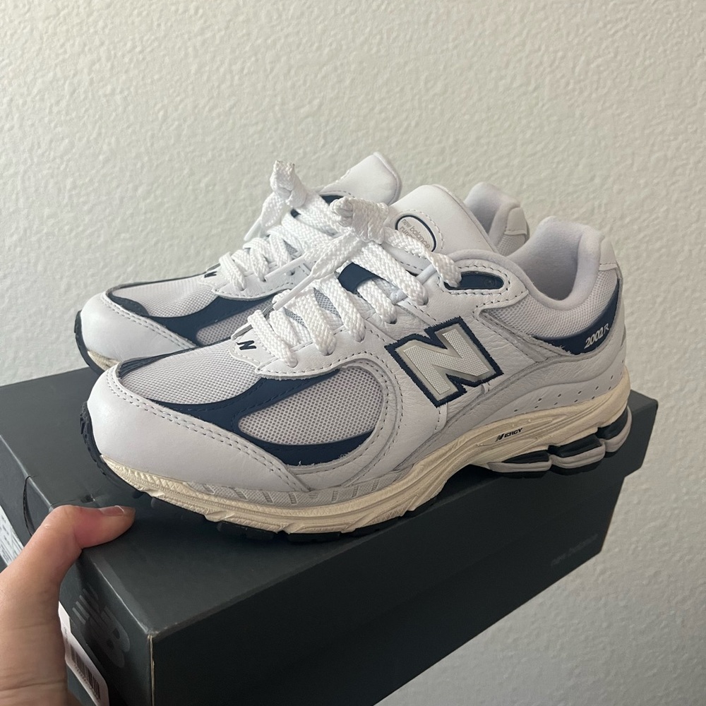 New Balance 2002R
